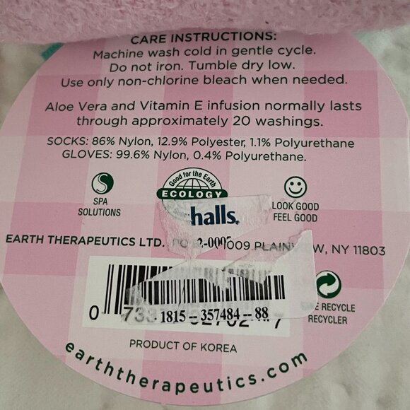 Ready for Spring?   Clinique Makeup Bag and Aloe Moisture Gloves and Socks - Picture 4 of 8